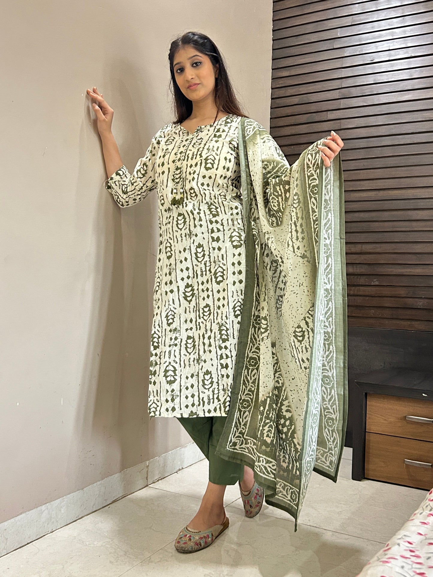Elegant Green & White Handblock Cotton 3-Piece Suit Set – Comfortable Daily Ethnic Wear