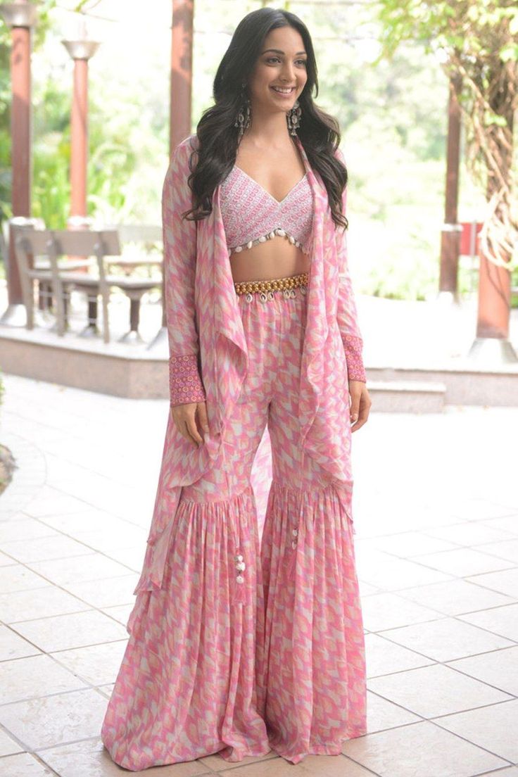 kiara advani look in indo-westrn sharara look