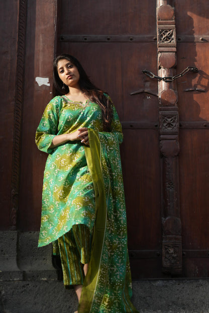 Green Handcrafted Bandhani Print Cotton Kurta Set with Dupatta – Ethnic Elegance by APSSARA
